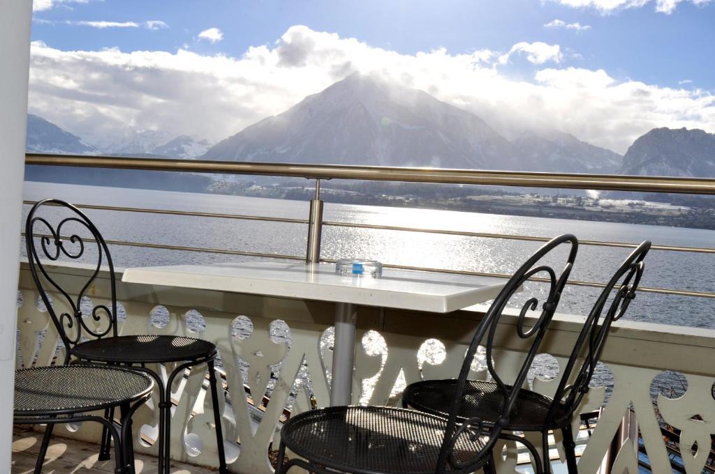 Hotel Restaurant Bellevue au Lac Thoune Chambre photo