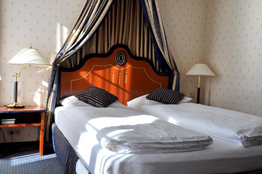 Hotel Restaurant Bellevue au Lac Thoune Chambre photo