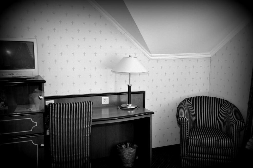 Hotel Restaurant Bellevue au Lac Thoune Chambre photo